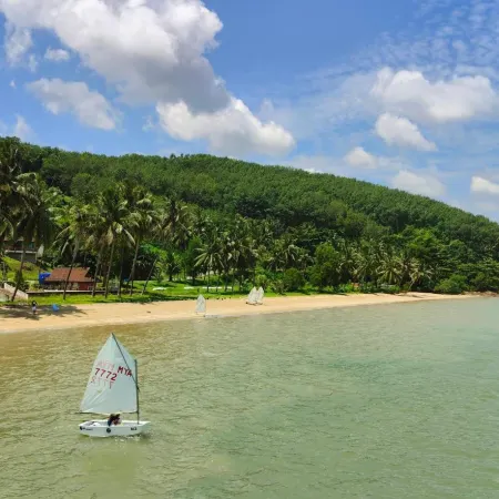 Jansom Beach Resort