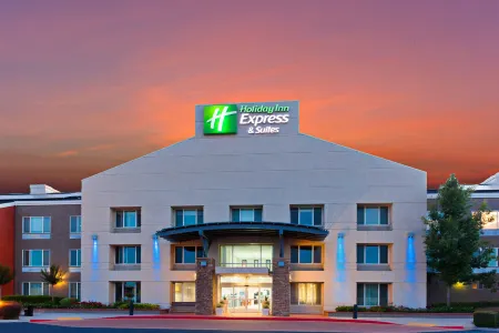 Holiday Inn Express & Suites Elk Grove West I-5