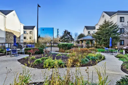 Staybridge Suites Columbia - Baltimore Отели рядом с достопримечательностью «Belmont Manor & Historic Park»