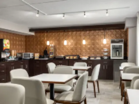 Wingate by Wyndham Salisbury ソールズベリーのホテル