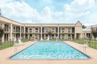 Super 8 by Wyndham Williamsburg Hotel a Whitley County