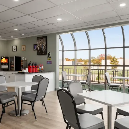 Days Inn by Wyndham Memphis at Graceland Отели рядом с достопримечательностью «Грейсленд»
