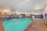 Holiday Inn Express & Suites Astoria Hotels in Astoria