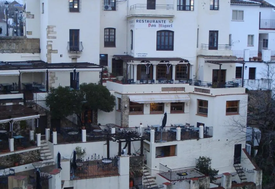Ronda’s Dramatic Edge: A Guide to the Most Breathtaking Luxury Hotels