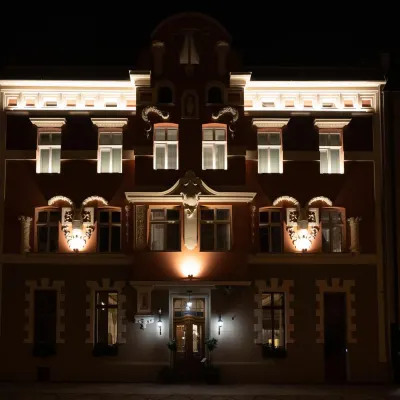 Golden Queen Hotel Отели рядом с достопримечательностью «День Дракона»