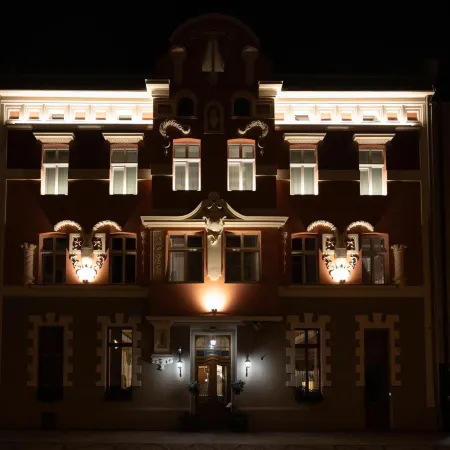 Golden Queen Hotel