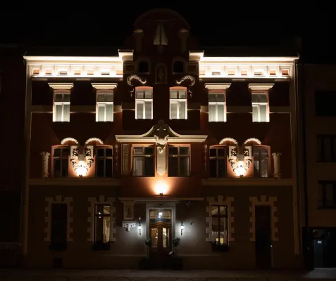Golden Queen Hotel