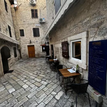 Guesthouse Athos Отели в г. Котор