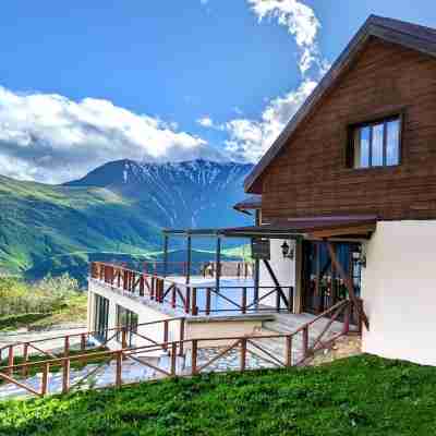 Alpina Hotel Gudauri Hotel Exterior