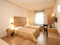 Hotel Roma Các khách sạn gần Cảng Trieste