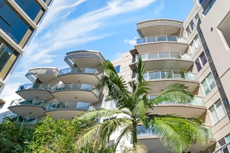 Allegro Apartments Отели рядом с достопримечательностью «CityCat Ferry»