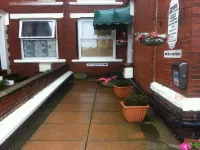 Deneside Guest House โรงแรมใกล้หาด Central Beach แบล็คพูล