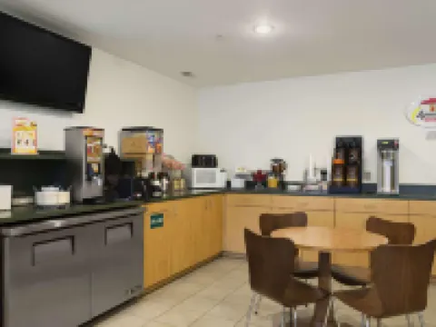 Super 8 by Wyndham Manistee Hotels in Manistee