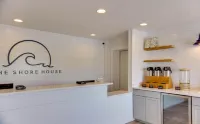 The ShoreHouse - Motels