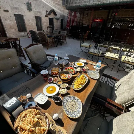 ŞAHMERAN Otel & Cafe