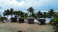 Jaymy Beach Fales - parking