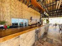 Absolute Beachfront Resort - Quầy bar