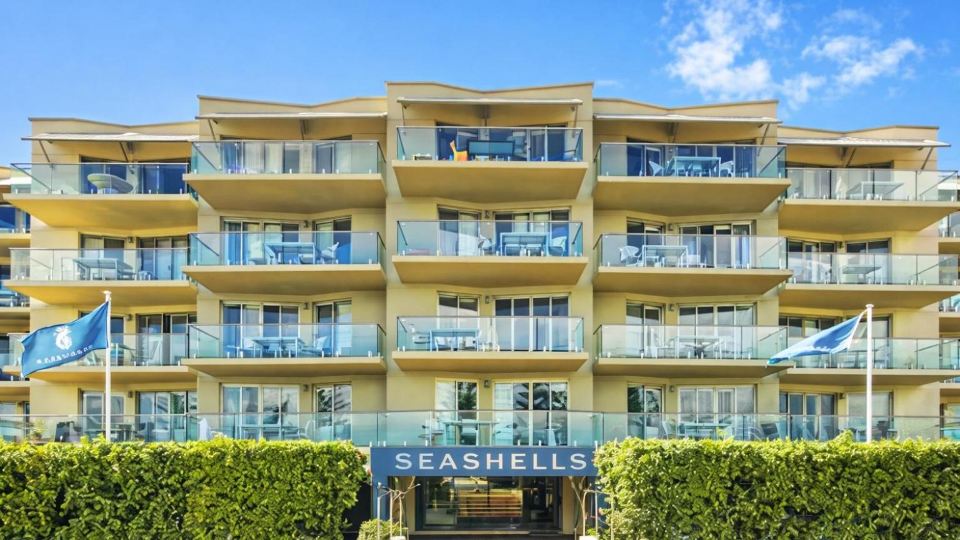 The White Pearl Apartment Direct Ocean Views Top Floor