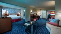 Fairfield Inn & Suites Lynchburg Liberty University Hotel dekat Academy Center of the Arts