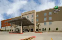 Holiday Inn Express & Suites Lake Charles South Casino Area Hotel a Lake Charles