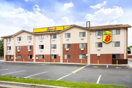 Super 8 by Wyndham Chester/Richmond Area Отели в г. Бермуда