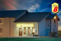 Super 8 by Wyndham Marshall Hotels in Marshall