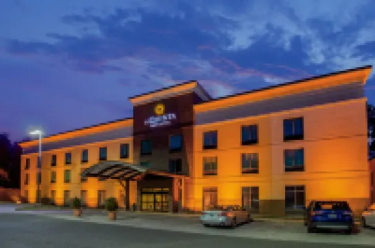 La Quinta Inn & Suites by Wyndham Bel Air/I-95 Exit 77A