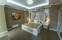 Avshar Hotel