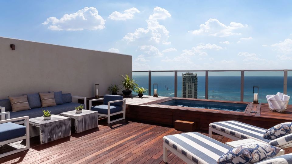 The Ritz-Carlton Residences, Waikiki Beach