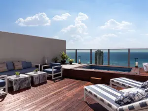 The Ritz-Carlton Residences, Waikiki Beach