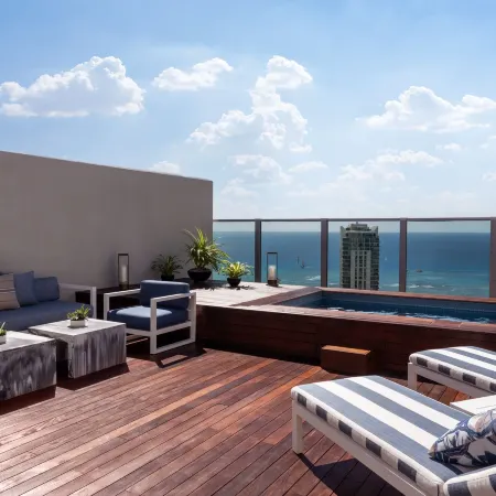 The Ritz-Carlton Residences, Waikiki Beach