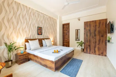 Homlee-Jumbo 1BHK-2AC-Kitchen-Lift-Parking-Tapovan  호텔