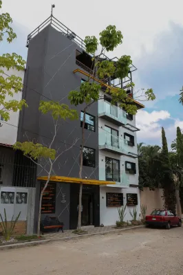 The Lu'um House Hotels near Modeloplus Firsa