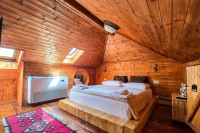 Silver Hill Guesthouse Hotels near Obelisku i arsimit