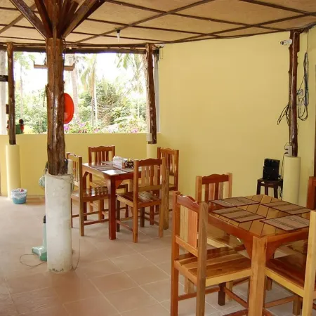 TP Hut Bungalows Отели рядом с достопримечательностью «Pearl Beach»