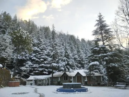 Himgiri Nature Retreat Отели рядом с достопримечательностью «Bikram bagh»