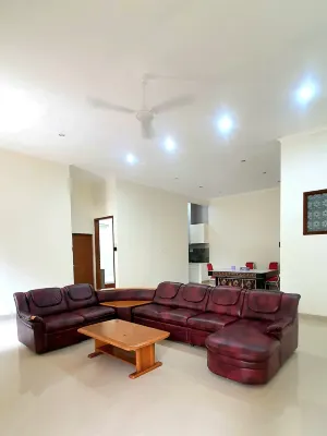House in Surakarta - บังกะโล
