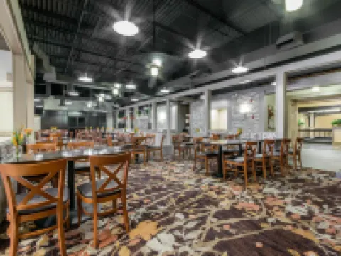 Radisson Hotel Louisville North Hotels in Clark County