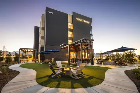 Hyatt Place Reno Отели рядом с достопримечательностью «Fourth Ward School Museum»