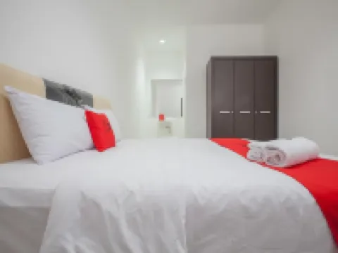 RedDoorz @ Kertajaya Surabaya Hotels in Surabaya