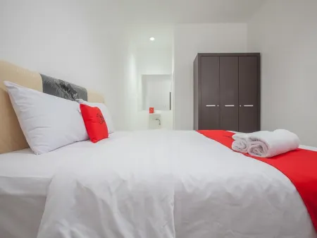 RedDoorz @ Kertajaya Surabaya Отели в г. Gubeng