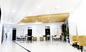 Travelbee Airport Inn