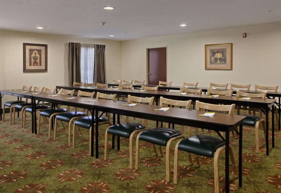 데이즈 인 바이 윈덤 샬럿 수영장