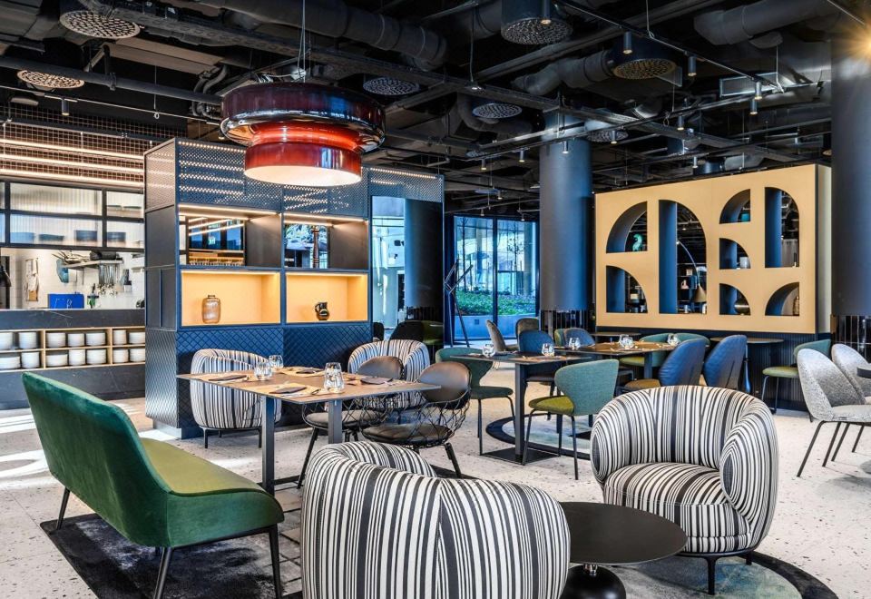 4. 트라이브 부다페..