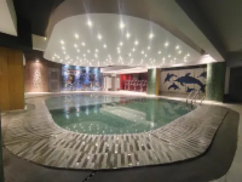 Royal Pearl Suites