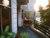 2 Bed Apartment Sleeps 4 with Parking New Delhi - Apartments