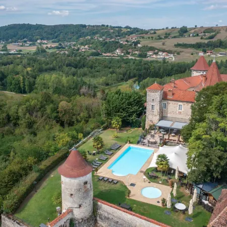 Les Dépendances du Château Chapeau Cornu