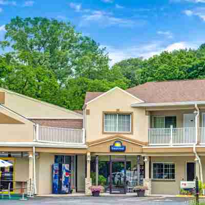 Days Inn by Wyndham Ridgefield Hotel Exterior