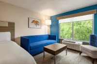 Holiday Inn Express & Suites Hagerstown Hotels in Halfway