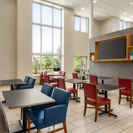 Holiday Inn Express & Suites REDDING by IHG